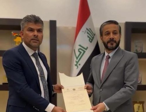 The Minister of Higher Education and Scientific Research honors the lecturer at Basra Engineering Technical College , Dr. Ali Al-Sayyab, with the Scientific Research Award for Climate.